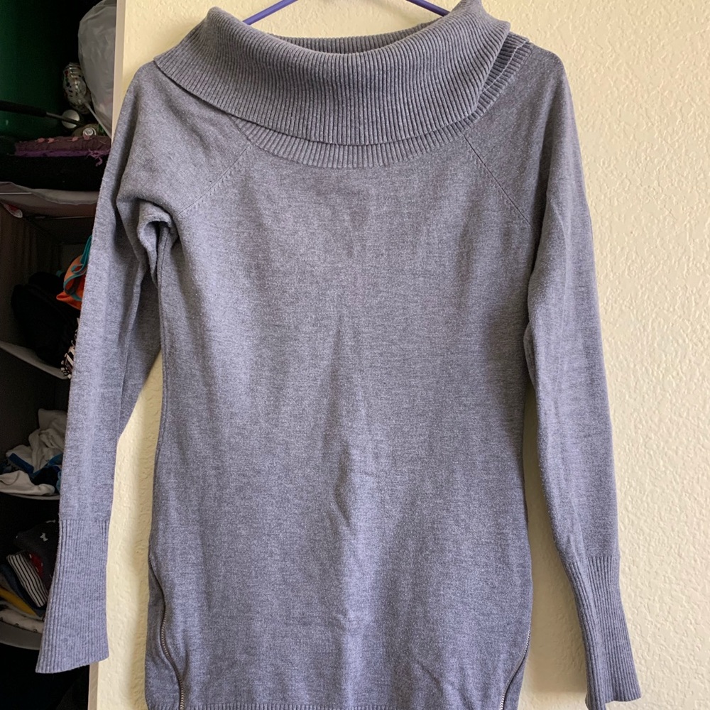 Cute Guess tunic sweater, cowl neck, side zippers